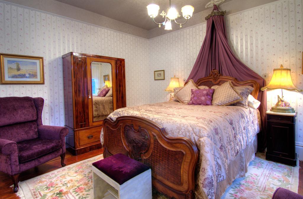 Gingerbread Mansion Bed & Breakfast Ferndale Room photo