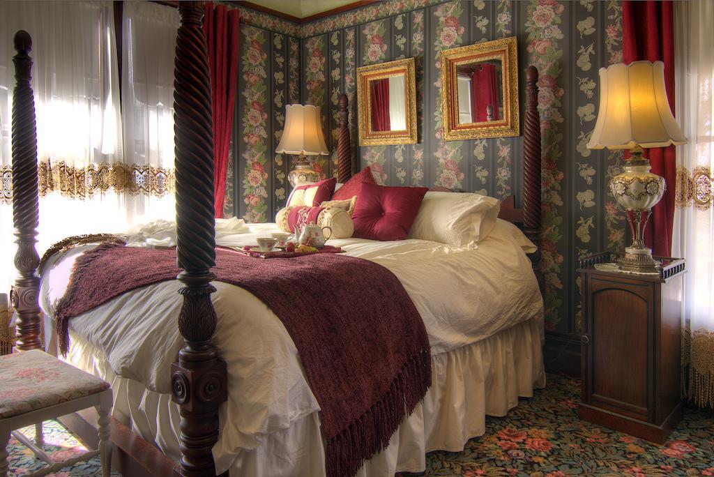 Gingerbread Mansion Bed & Breakfast Ferndale Room photo