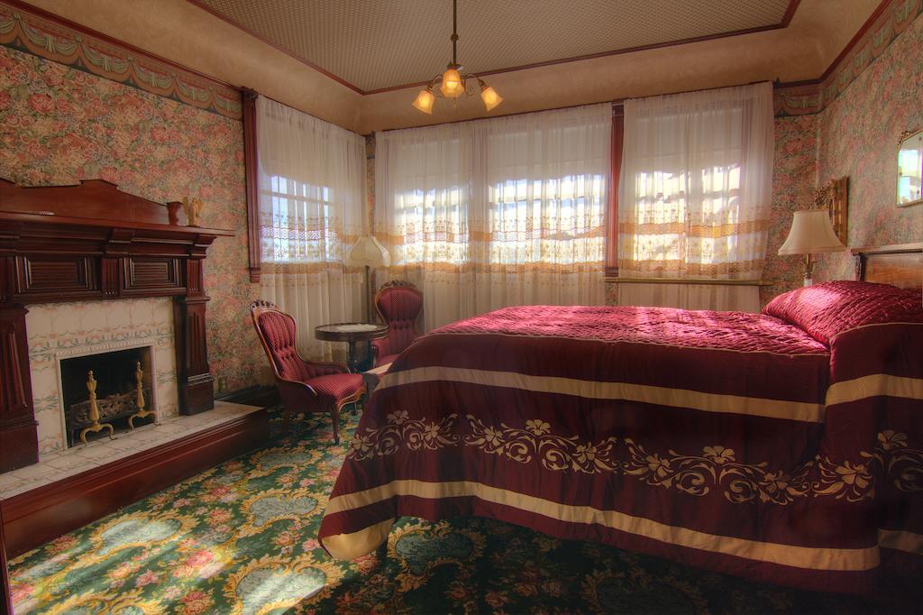 Gingerbread Mansion Bed & Breakfast Ferndale Room photo